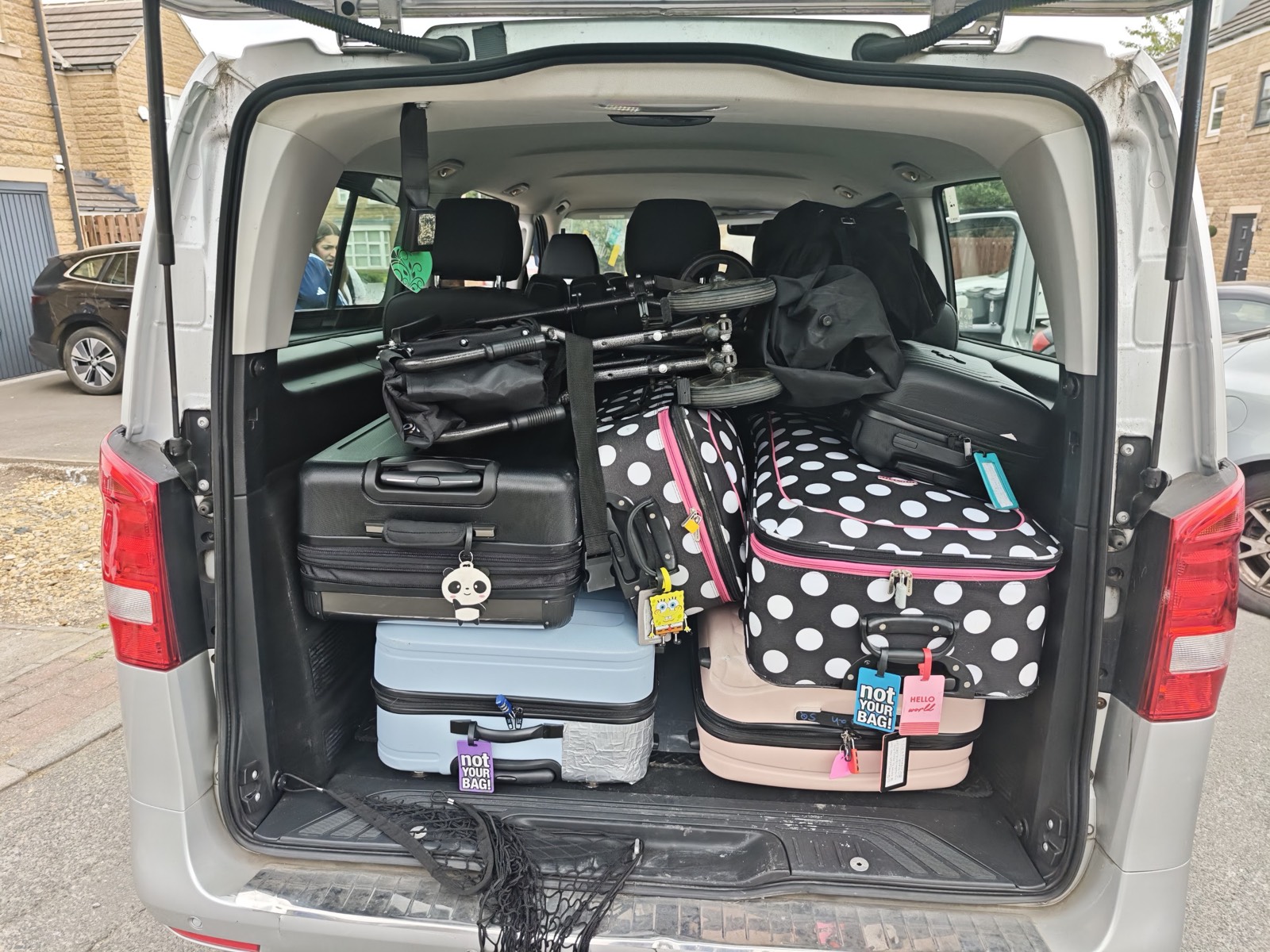 Vito boot fully loaded with suitcases